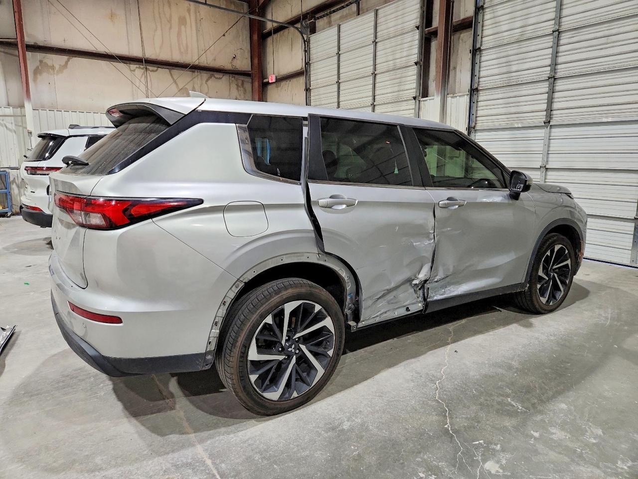 2022 Mitsubishi Outlander es