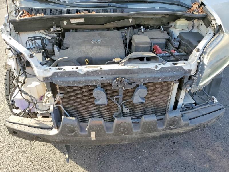 2015 Toyota Sienna Sport