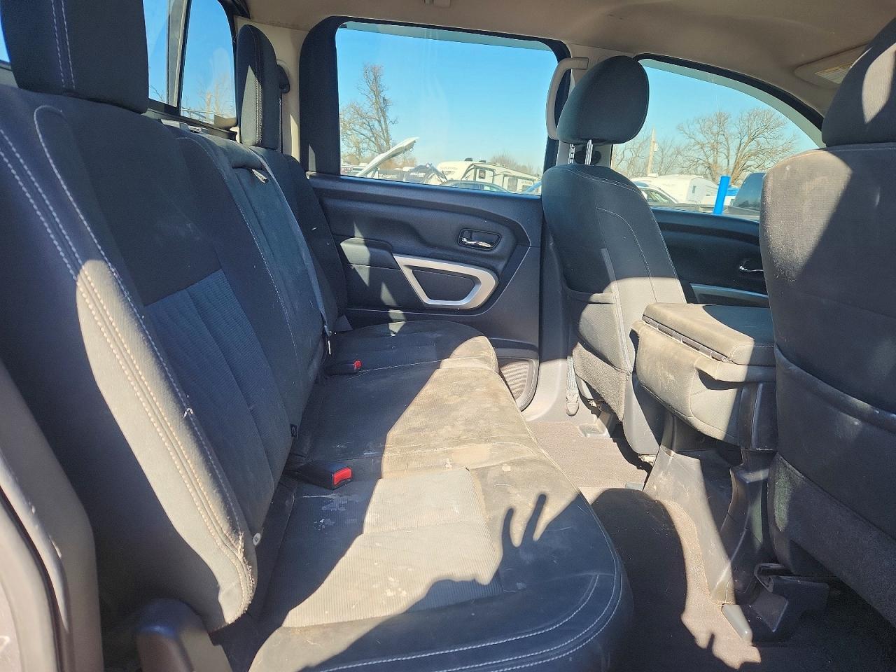 2017 Nissan Titan SV