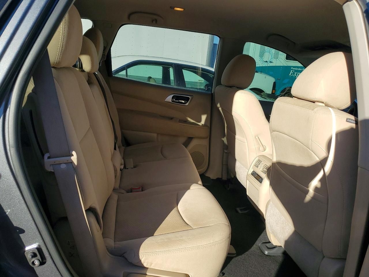 2016 Nissan Pathfinder s