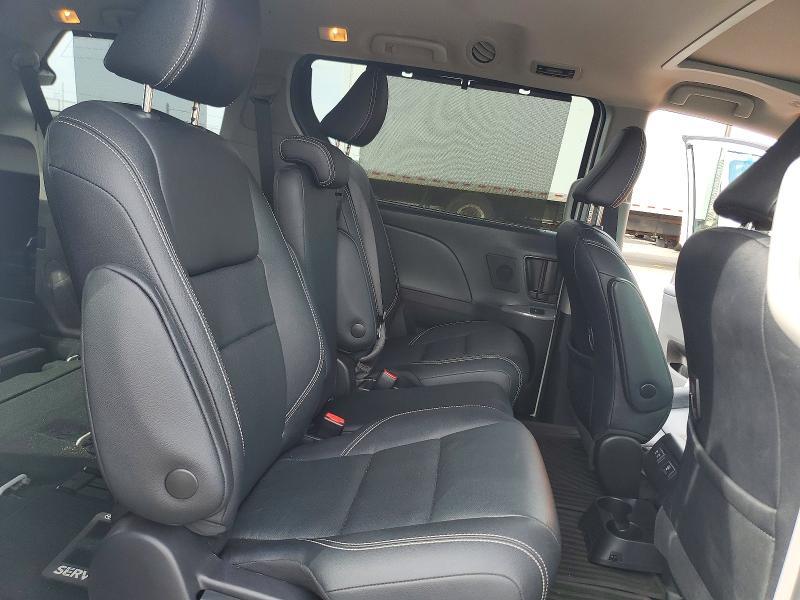 2020 Toyota Sienna se