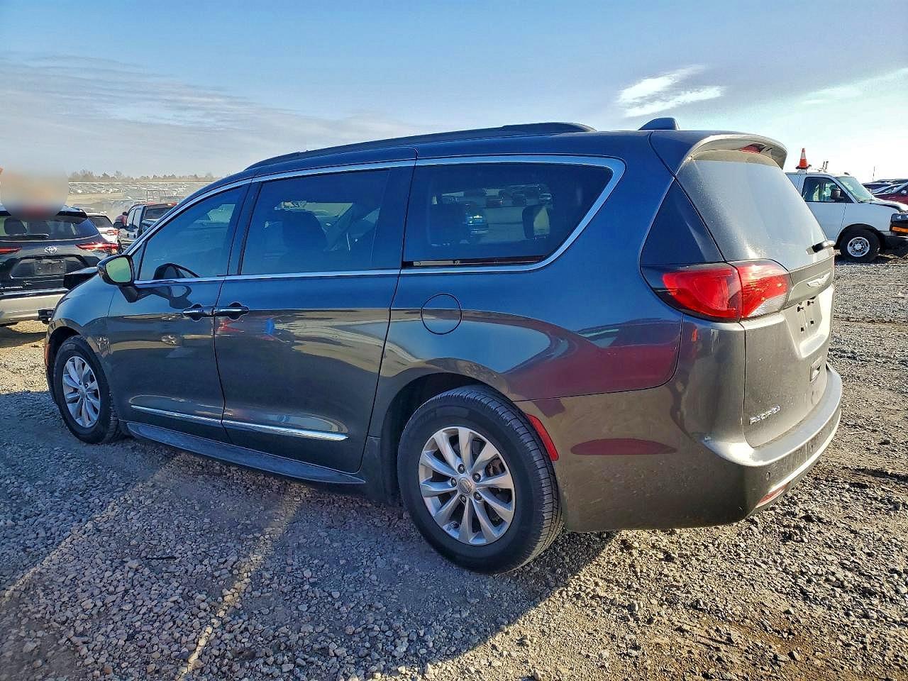 2017 Chrysler Pacifica Touring l