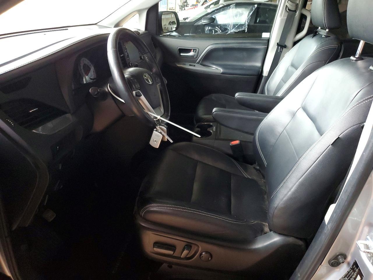 2018 Toyota Sienna se 8-passenger
