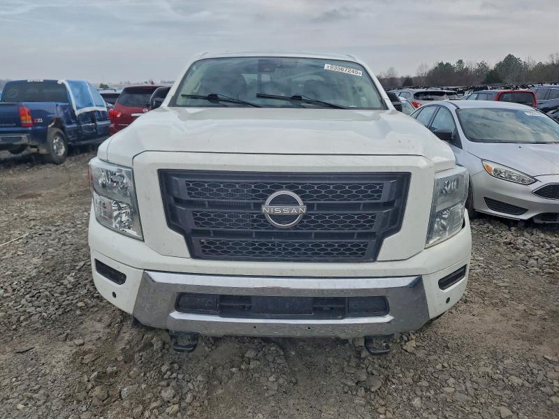 2023 Nissan Titan xd sv