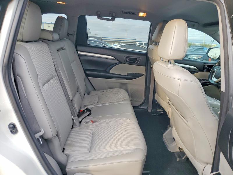 2017 Toyota Highlander le