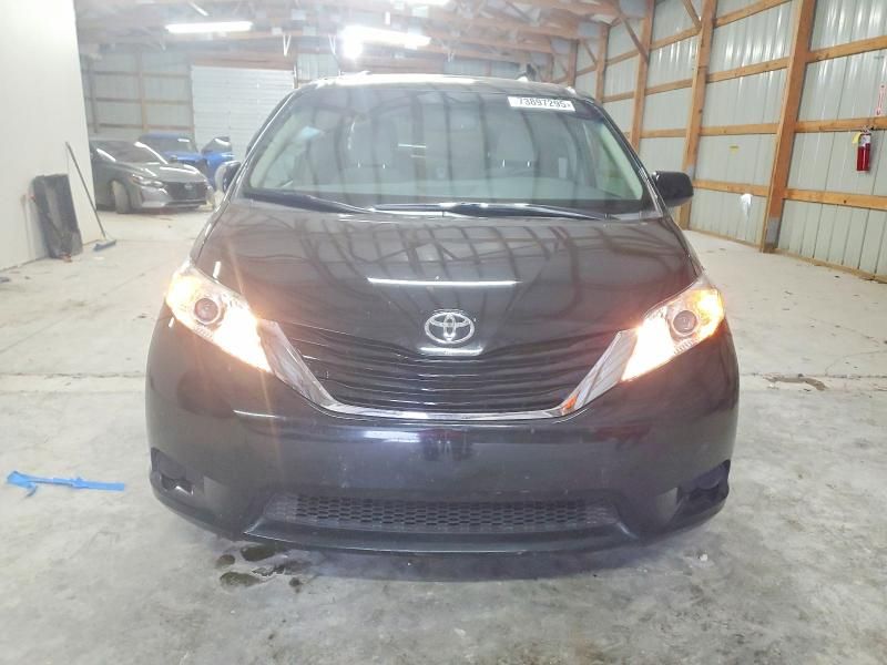 2017 Toyota Sienna le