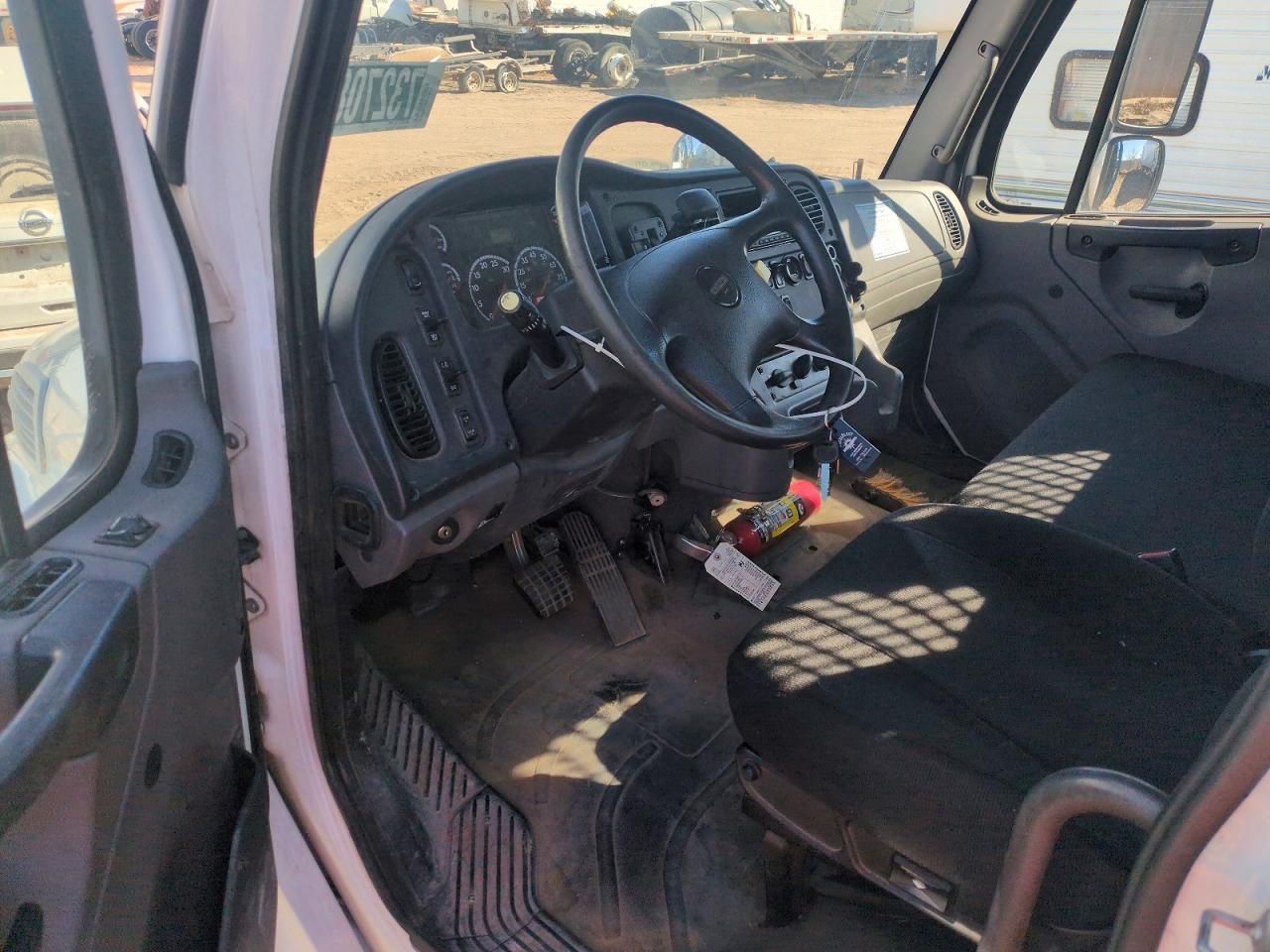 2016 Freightliner Business Class M2 Flatbed Truck