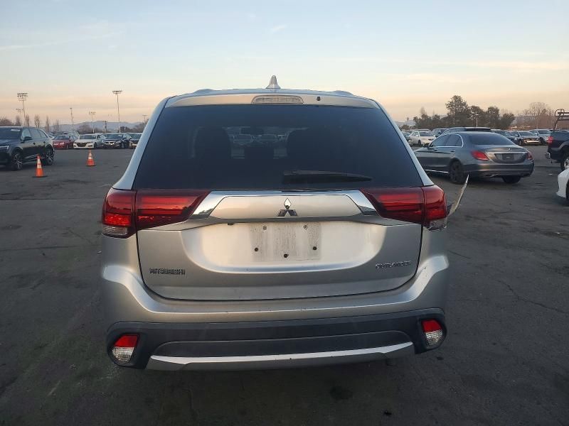 2018 Mitsubishi Outlander es