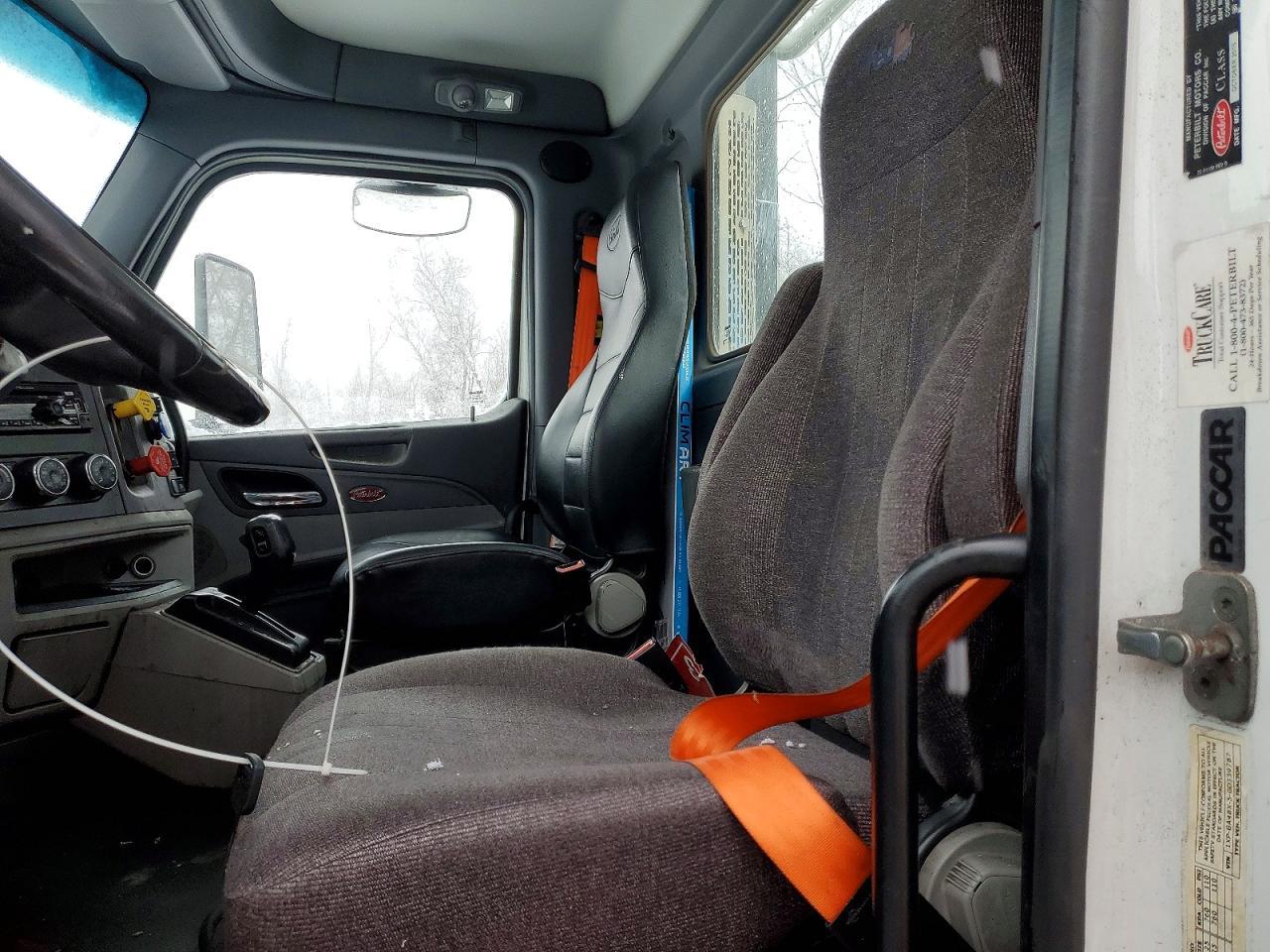 2016 Peterbilt 579 Semi Truck