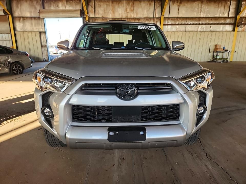 2023 Toyota 4runner se