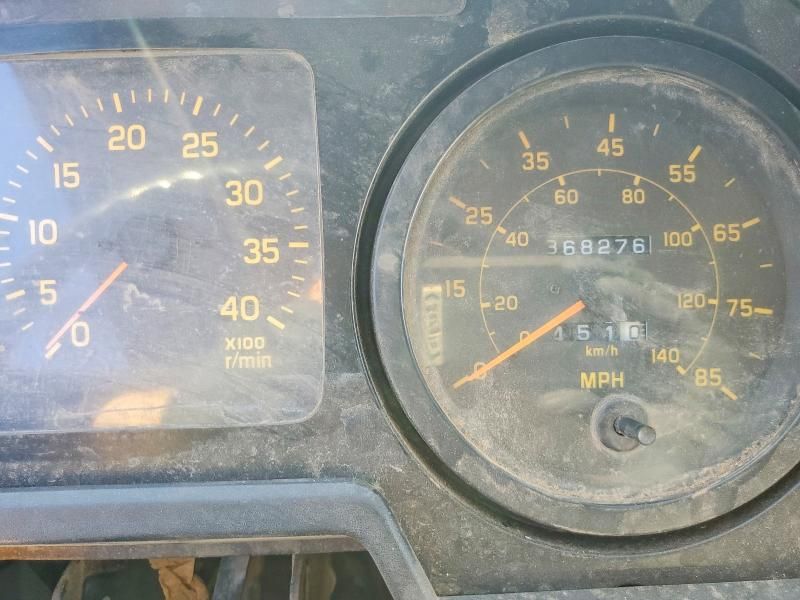 2002 GMC T-SERIES BOX Truck