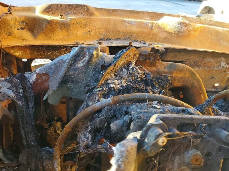 2022 Chevrolet Silverado Refrigerated BOX Truck