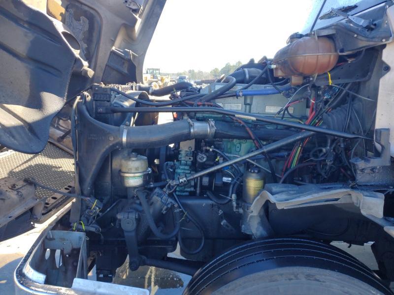 2005 Freightliner CST120 Semi Truck