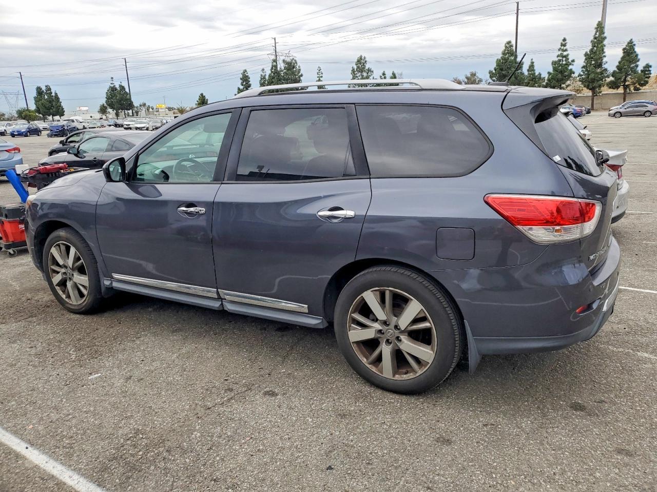 2013 Nissan Pathfinder s