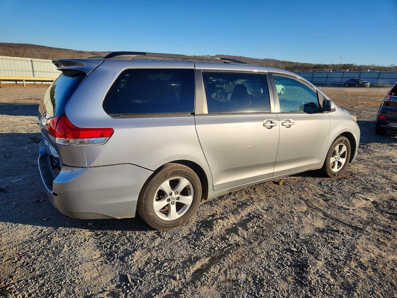 2011 Toyota Sienna le