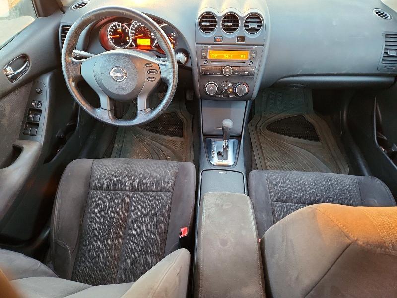 2010 Niss Altima Base