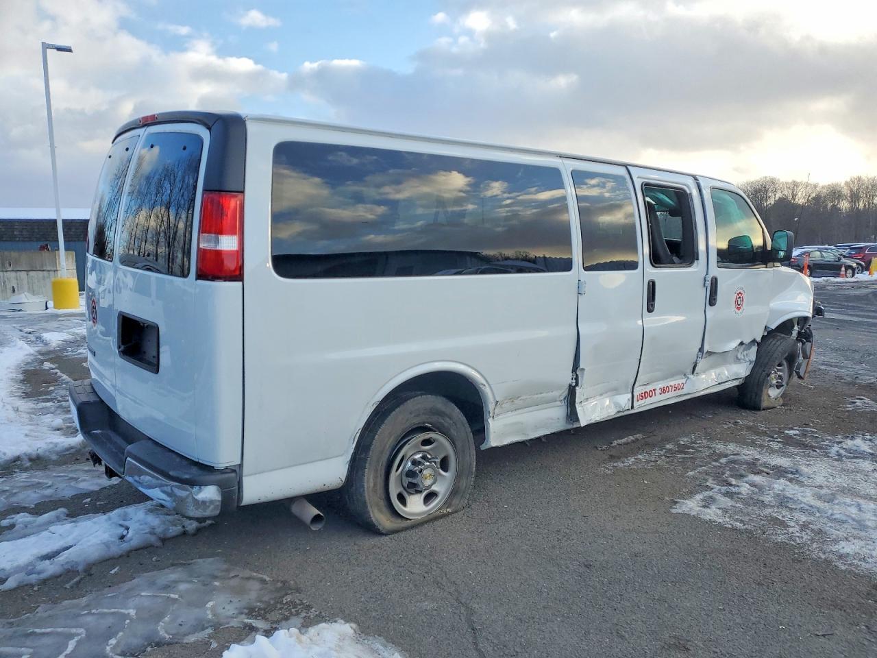 2024 Chevrolet Express G3500 LT