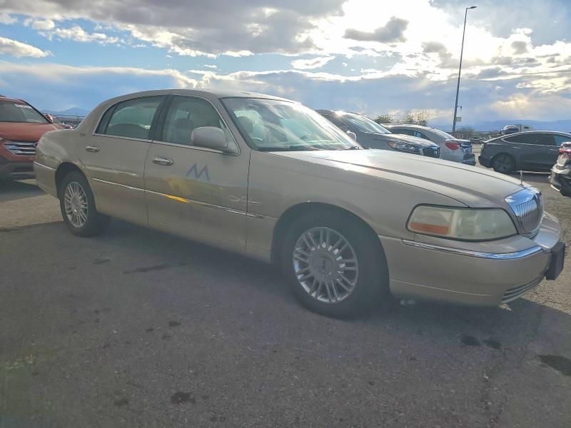 2008 Lincoln Town car Signature Limited