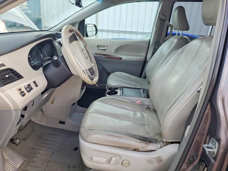 2013 Toyota Sienna xle