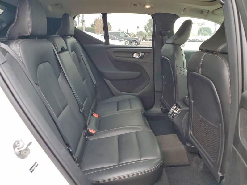 2025 Volvo Xc40 Core