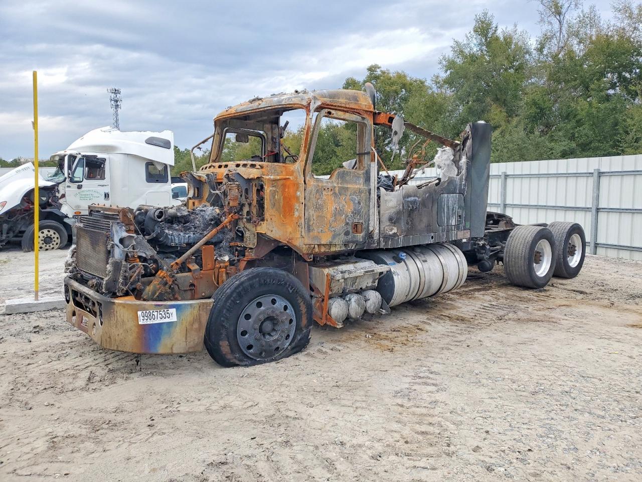 2015 Mack CXU613 Semi Truck