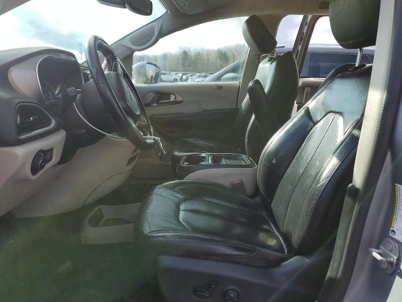 2020 Chrysler Pacifica Touring l