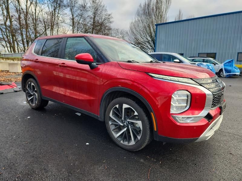 2023 Mitsubishi Outlander se