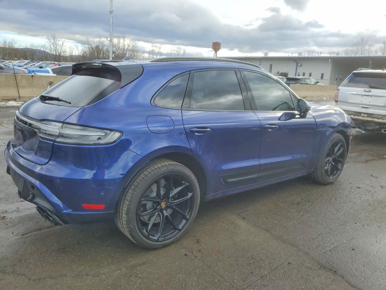 2025 Porsche Macan gts