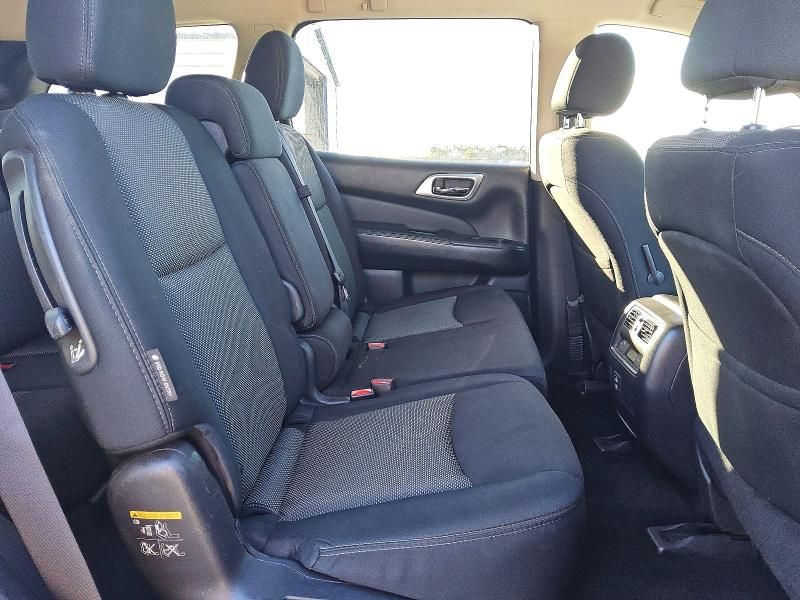 2018 Nissan Pathfinder s