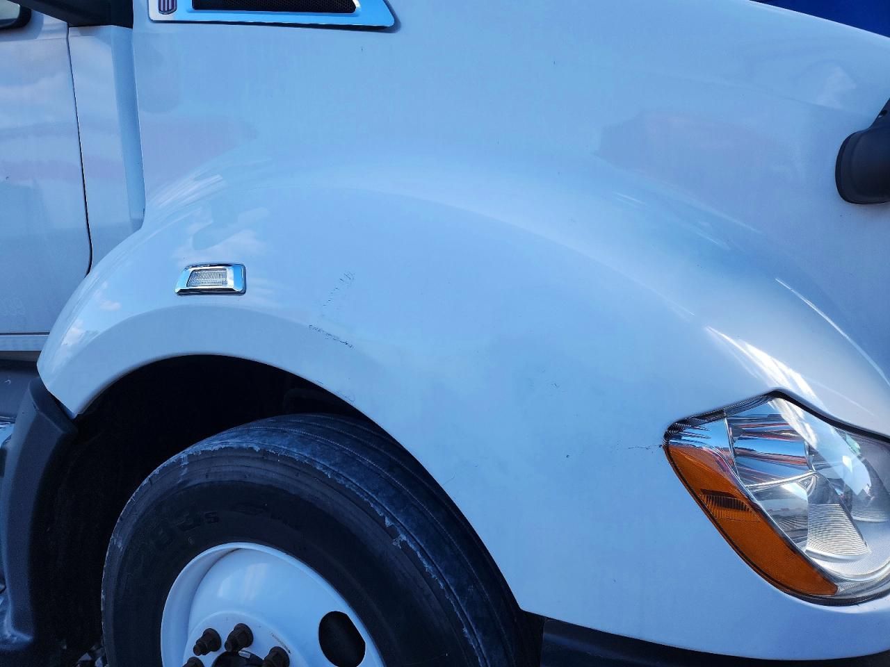 2016 Kenworth T680 Semi Truck