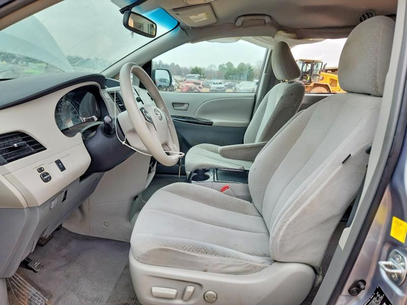 2011 Toyota Sienna le