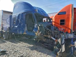 Camiones salvage para piezas a la venta en subasta: 2022 Freightliner Cascadia 126 Semi Truck
