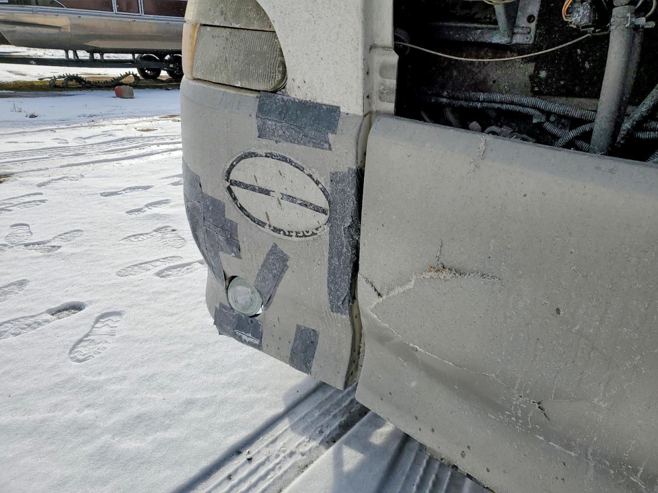 1999 Freightliner XC Chassis RV