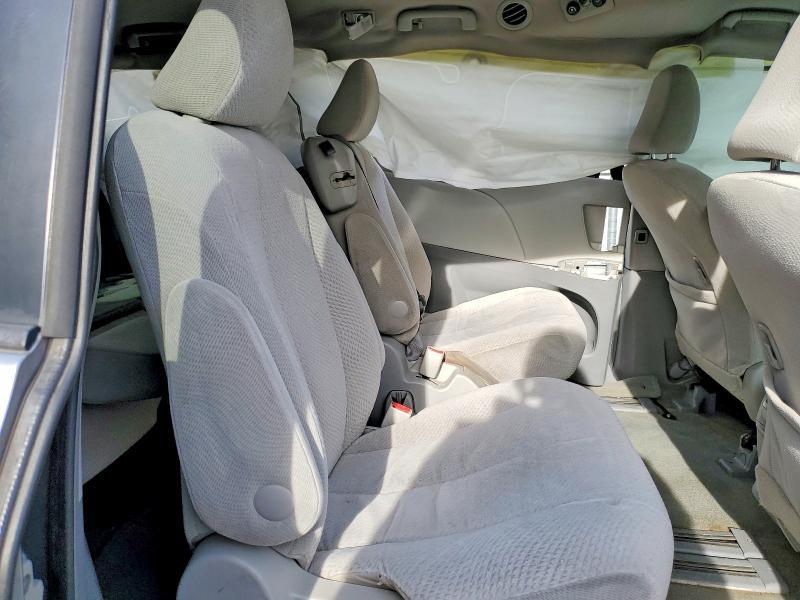 2012 Toyota Sienna le