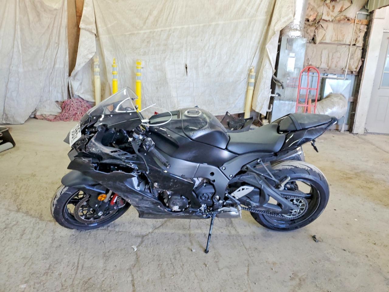 2025 Kawasaki ZX1002 M