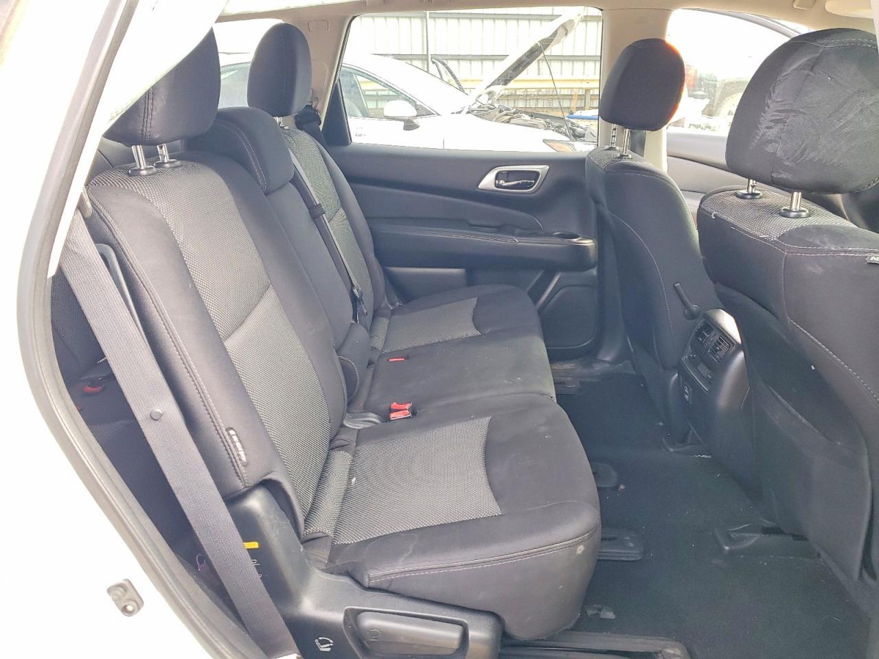 2018 Nissan Pathfinder s