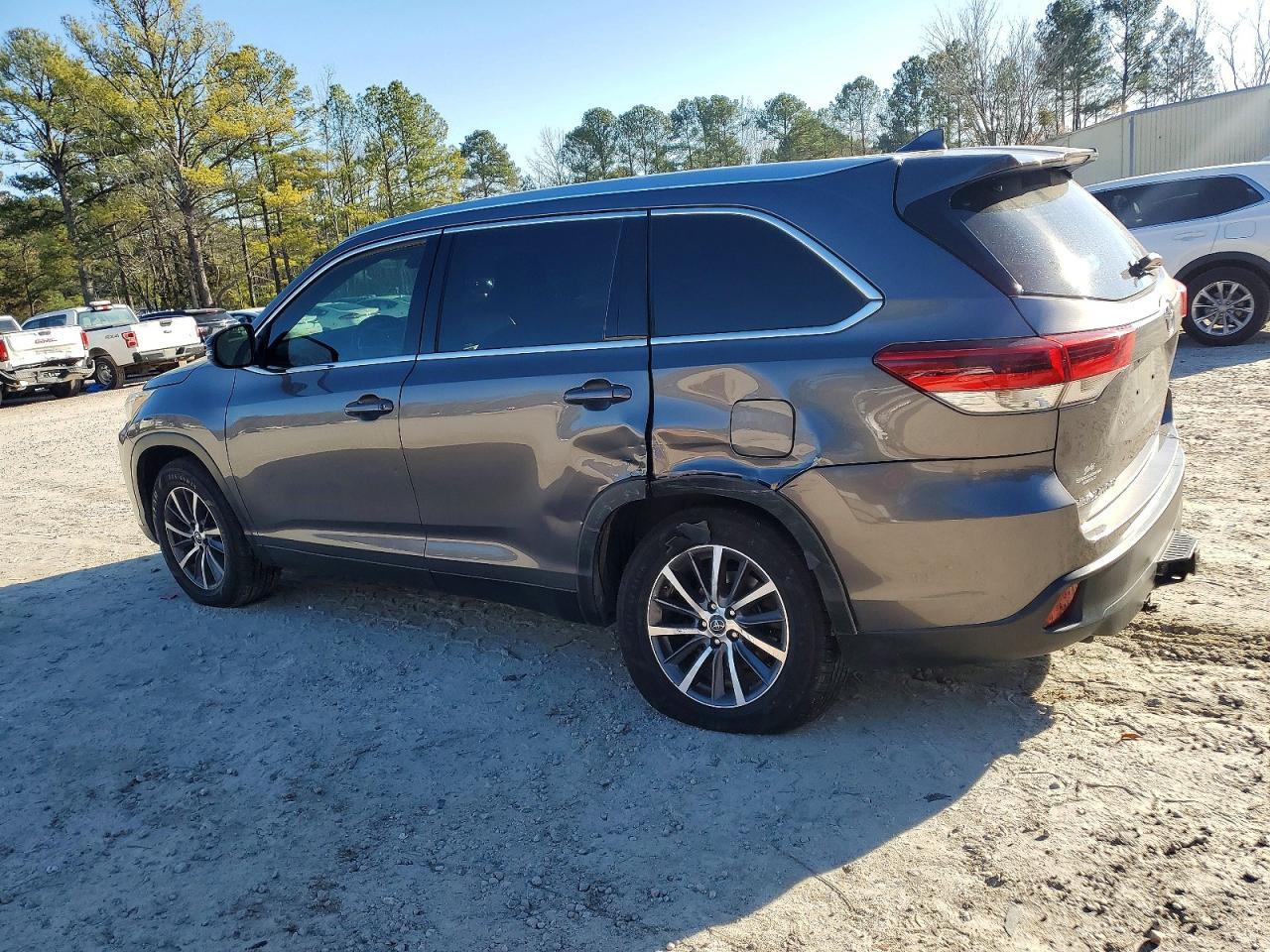 2019 Toyota Highlander se
