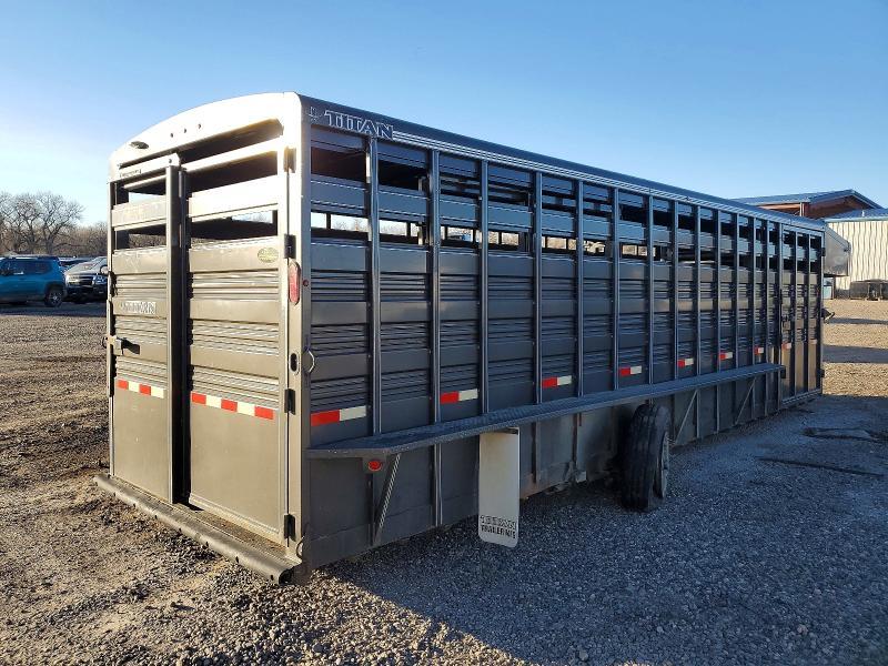 2018 Titanium Cargo Horse 5th-Livestock Trailer