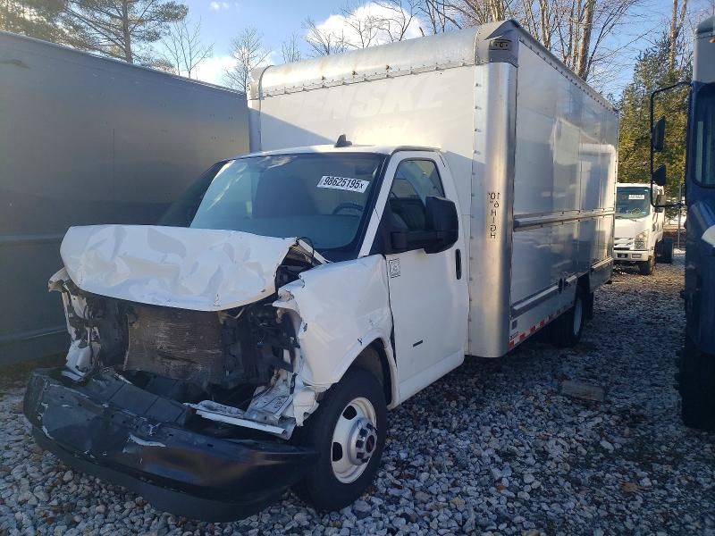 2023 GMC Savana CUT-BOX Truck