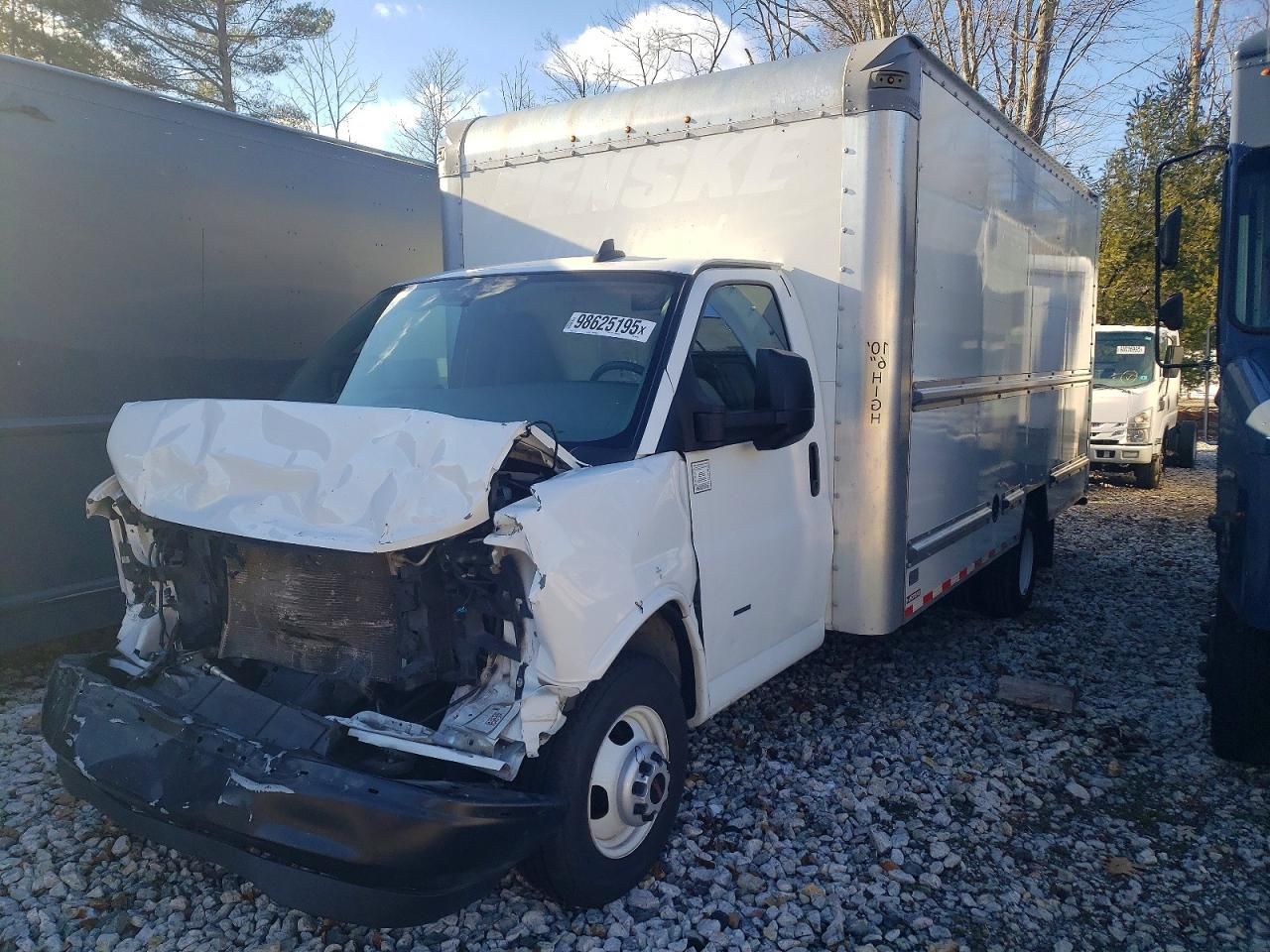 2023 GMC Savana CUT-BOX Truck