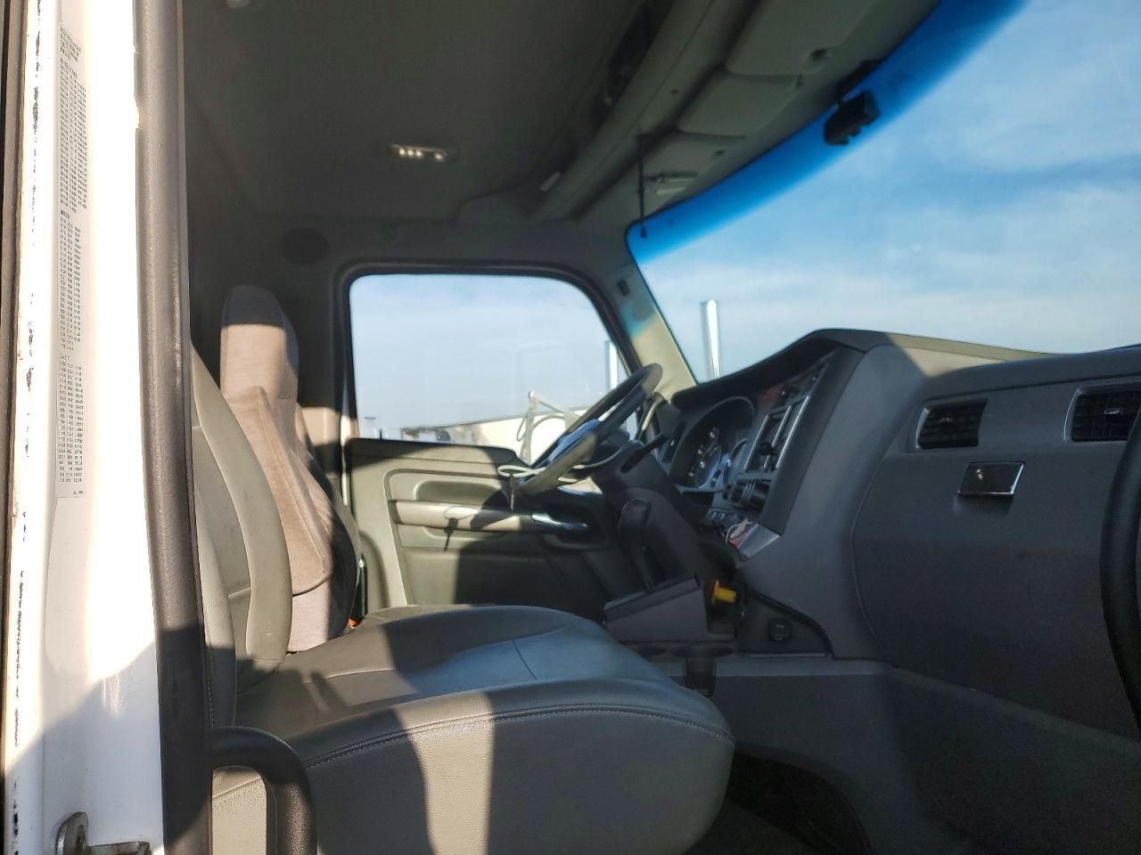2015 Kenworth T680 Semi Truck