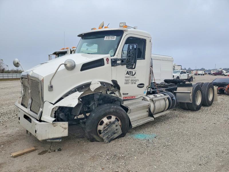 2021 Kenworth T880 Semi Truck