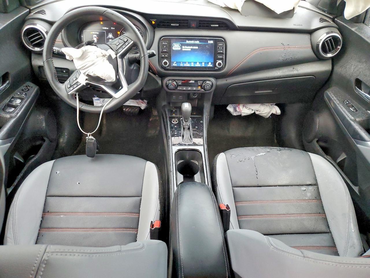 2024 Nissan Kicks sr