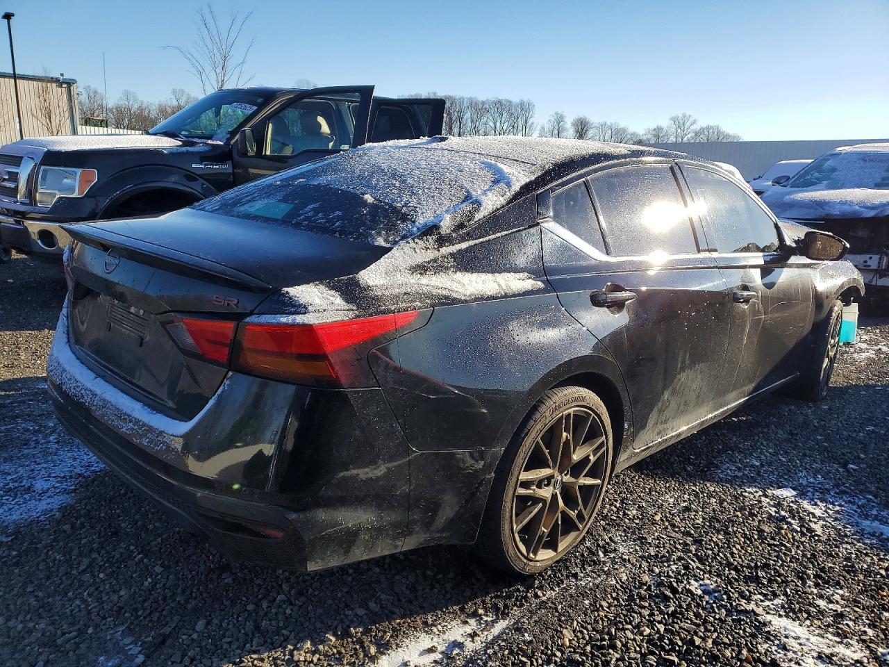 2025 Niss Altima 2.5 sr