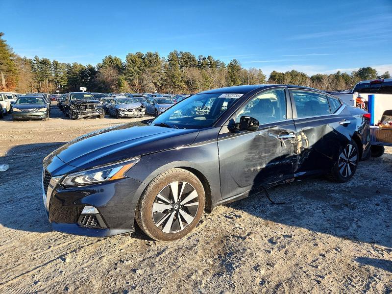 2022 Niss Altima