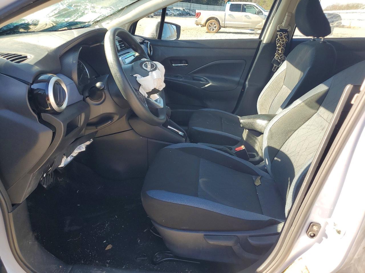 2024 Nissan Versa sv