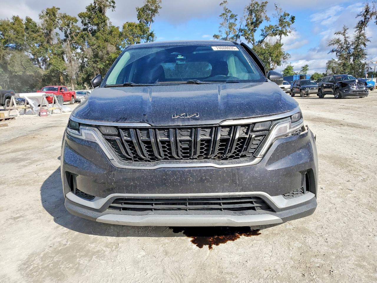 2023 KIA Carnival lx
