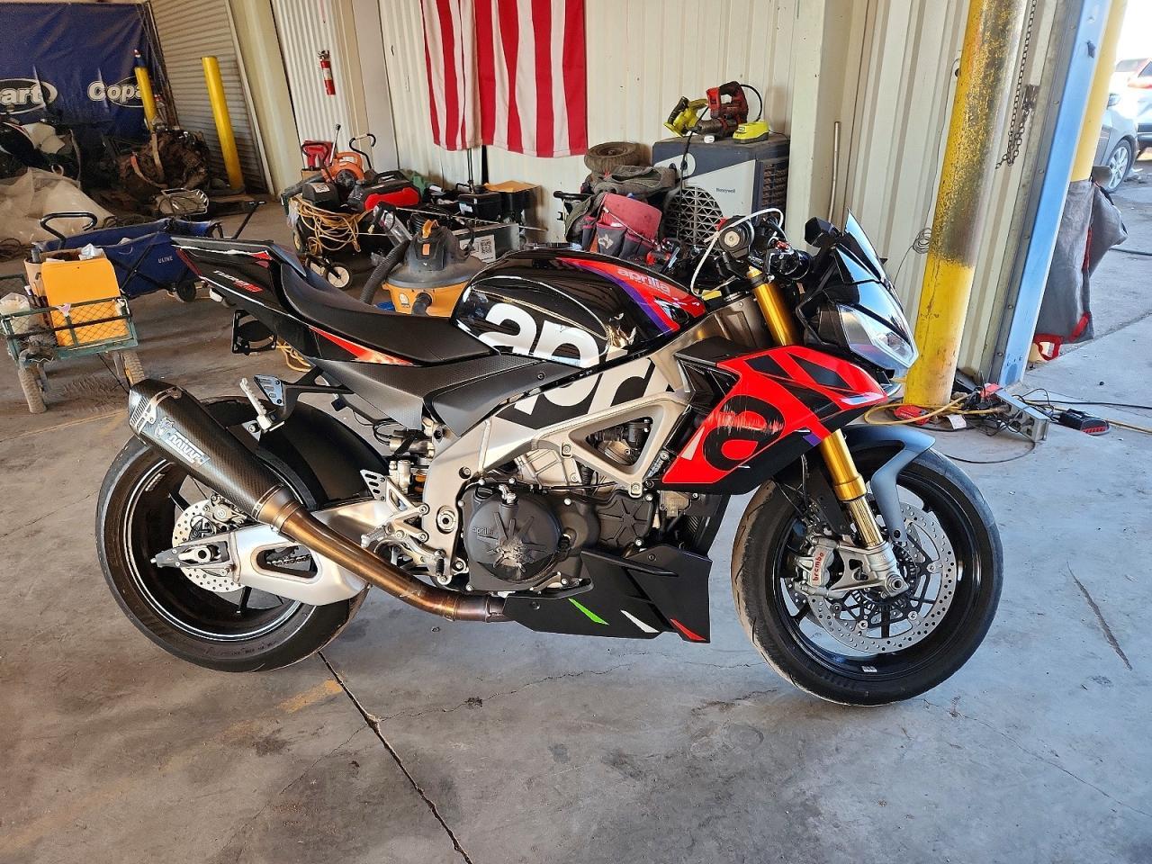 2023 Aprilia Tuono V4 1100 Factory