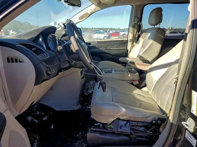 2013 Chrysler Town & Country Touring