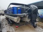 2025 Bennington Pontoon-Pontoon Boat